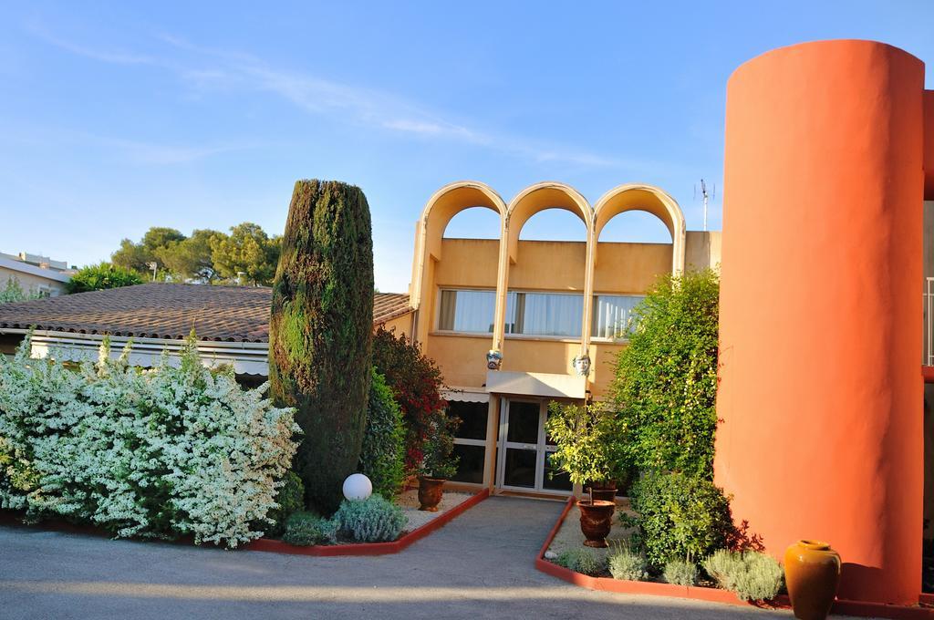 Hotel Le Galoubet Villeneuve-Loubet Exterior photo